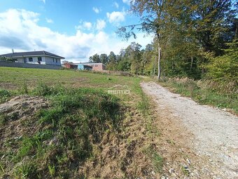 Na predaj, slnečný stavebný pozemok 904 m2, Považská Bystric - 3