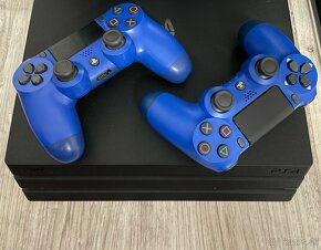 PS4 Pro 1000GB 2x Dualshock 4 ovládač - 3