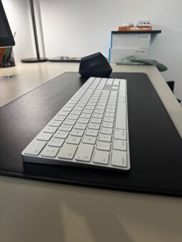 Apple Magic Keyboard s číselnou klávesnicou, strieborná – SK - 3