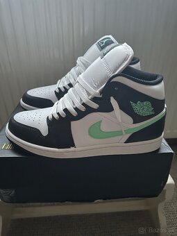 Nike Jordan 1 Mid - 3