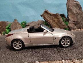 Prodám model 1:18 Nissan fairlady 350Z roadster - 3