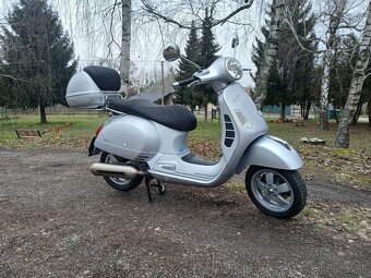 Piaggio Vespa GTS 250 - 3