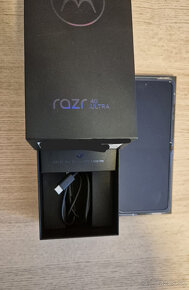 Motorola Razr 40 Ultra 8 / 256GB - 3