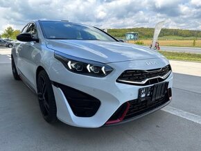 Kia proceed gt - 3