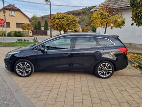 Kia Ceed Sporty Wagom 1.6 CRDI Platinium - 3