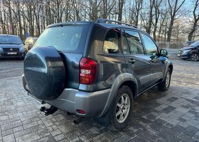 Toyota Rav4 2.0 D-4D 4WD nafta manuál 85 kw - 3