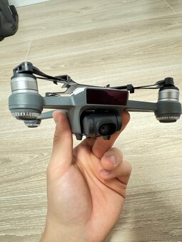 Dron DJI Spark - 3