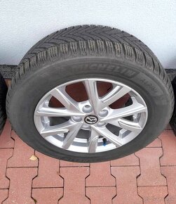 Predám zimné pneu Michelin Alpin 6 215/60 R16 + disky Mazda - 3