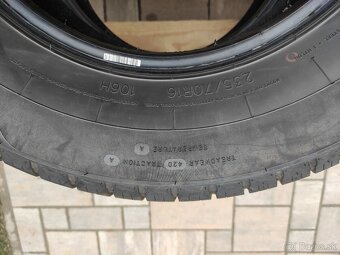 Pneu 235/70 R16 - 3