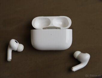 Apple AirPods Pro 2 - Lightning - 3