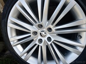 Škoda Superb 19"-235/40 R19+snímače.. zimná sada - 3