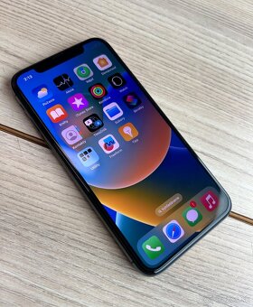 iPhone X 64GB - 100% batéria - 3