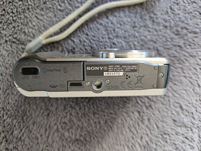 Sony Cyber-Shot DSC-HX7V 16.2 MP - 3