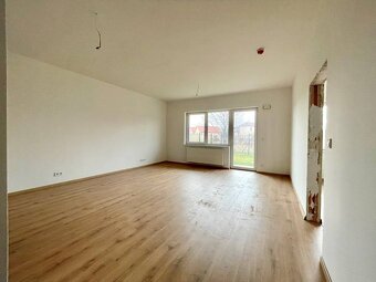 2-IZBOVÝ APARTMÁN S PREDZÁHRADKOU, Jána Ondruša, Stupava, NA - 3