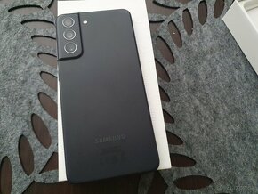 Samsung S21 FE - 3