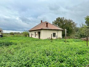 Starý rodinný dom na polosamote s veľkým pozemkom  ČERMANY - 3