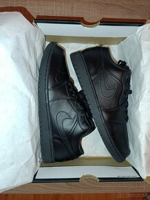 Jordan 1 low triple black - 3