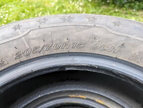 Predám zimnè pneu 205/70 R15 - 3