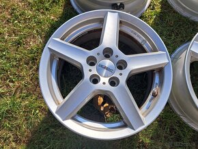 Elektrony Toyota yaris 15 - 5x100 plus snimace a srouby - 3