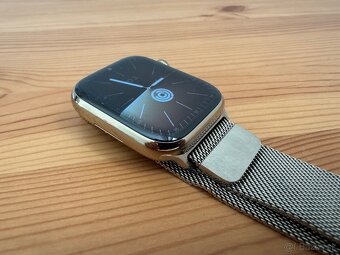 Apple Watch Series 8 GPS + Cellular 45mm Gold Stainless - 3