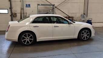 Chrysler 300C (Lancia Thema) 3.0 CRD 240 hp 2012 AT - 3