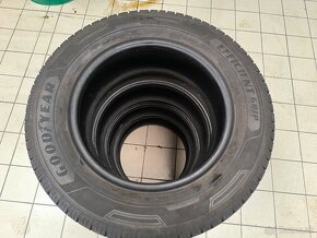 Goodyear Efficientgrip 215/65 R16C - 3