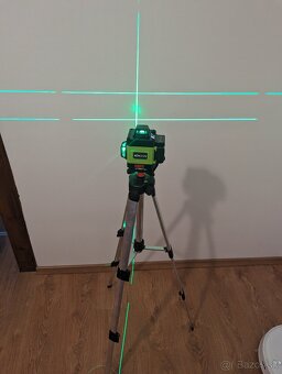 NIVELACNY LASER 4D 16 LINIOVY, STATIV, DVE BATÉRIE - 3