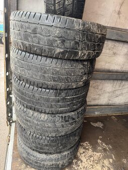 Predám 225/65R16C - 3