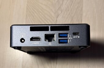 Intel NUC 7i3BNK mini počítač - 3