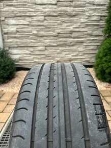 225/40 R18 - 3