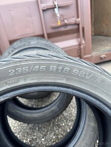 Predám zimné pneumatiky Kumho 235/45 R18 - 3