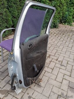 Predam zadne dvere na peugeot 206 SW kombi rok 2003 - 3