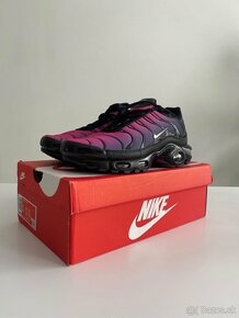 Nike Air Max Plus - Pink Black Gradient - 3