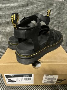 Dr. Martens Remienkové sandále 'Blaire' vo farbe Čierna - 3