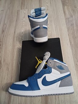 Botasky nike jordan 1 mid - 3