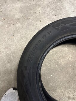 Continental 215/60 R17 letné - 3