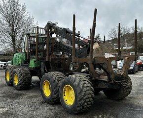 8x8 vyvážečka na 13t otočná kabina JD 1210E forwarder (2010) - 3