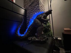 Figurka Godzilla LED podsvietenie - 3