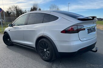 Tesla Model X - 3