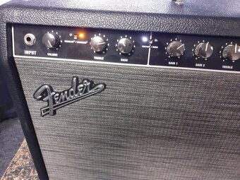 FENDER SUPER SONIC 60W, kombo s flight case na kolieskach - 3