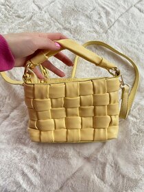 Malá žltá kabelka - 3