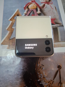 Samsung Galaxy Z Flip3 - 3