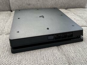 Playstation 4 Slim - 3