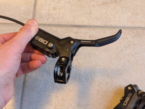 MTB Brzdy SRAM DB8 predna + zadna + kotuce - 3