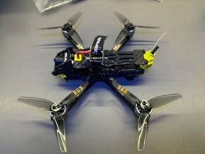 fpv dron  + 4 baterie - 3