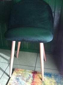 Tmavozelené zamatové stoličky - 3