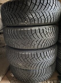 zimné Michelin 215/65 r16 - 3