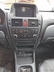 Nissan almera N16 hatchback - 3