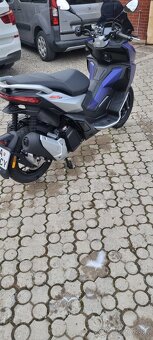 Aprilia sr gt 125 - 3