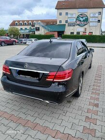 Mercedes E Sedan - 3